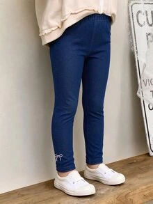 SHEIN 女童淺藍色蝴蝶結刺繡彈性牛仔長褲，適合日常休閒、牛仔西部運動風，夏秋款，適合嬰兒洗禮派對 - 深色水洗藍 - 查看 2