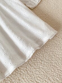 SHEIN 1件新生女嬰聖誕甜美白色鏤空花卉刺繡荷葉領長袖洋裝，附配套帽子，適合日常穿著，秋冬款 - 白色 - 查看 6