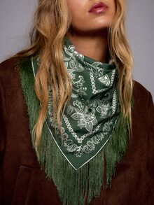 Nöista Green Paisley Scarf With Fringe. Soft Drape And Elegant Print. Feminine And Bohemian. A Statement Accessory For Autumn Looks - Green - View 1