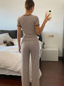 DAZY 女款條紋短袖圓領T恤與長褲休閒家居服套裝 - 棕色 - 查看 2