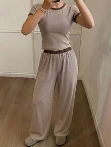 DAZY 女款條紋短袖圓領T恤與長褲休閒家居服套裝 - 棕色 - 查看 1