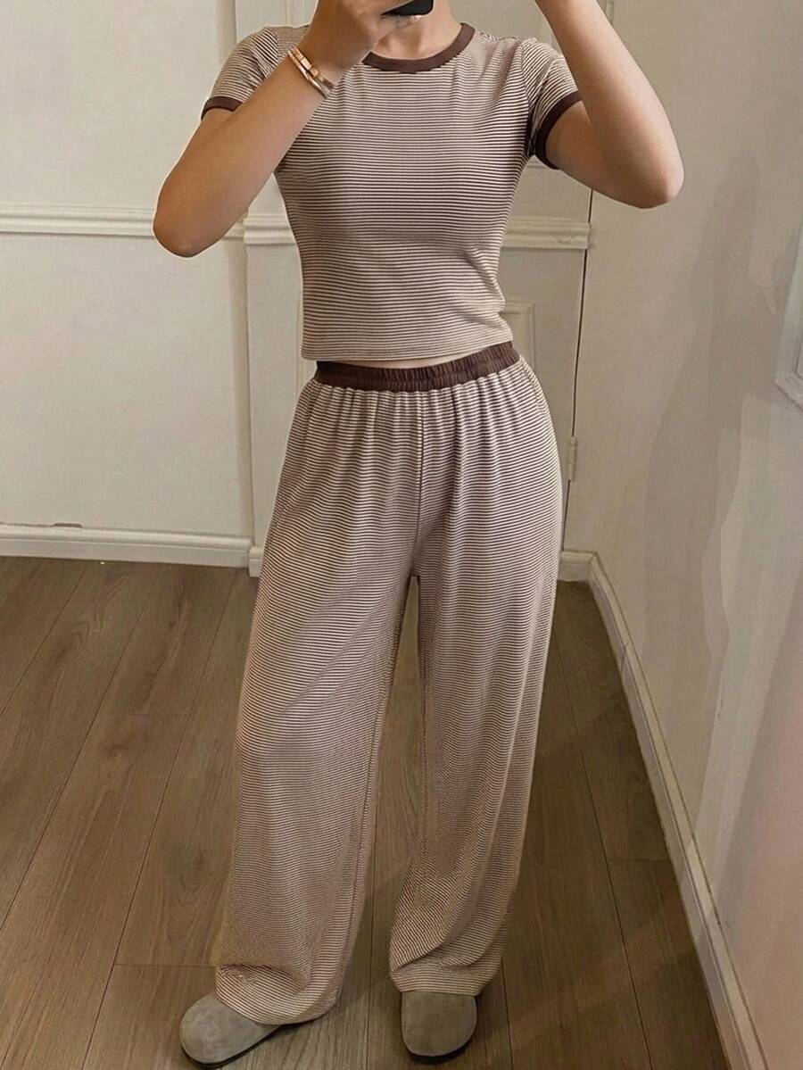 DAZY 女款條紋短袖圓領T恤與長褲休閒家居服套裝 - 棕色 - 查看 1