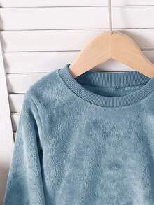 SHEIN Playful Pals 2件組男童睡衣套裝，黑色上衣搭配經典白色格紋法蘭絨長袖長褲，柔軟舒適休閒睡衣 - 藍白色 - 查看 3