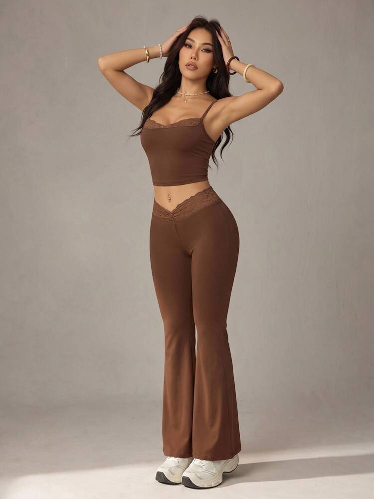 SHEIN PETITE 女款咖啡棕蕾絲飾邊吊帶與喇叭褲2件套，夏季性感時尚修身短版上衣與長褲，夜店風網紗套裝，適合嬌小女性 - 棕色 - 查看 1