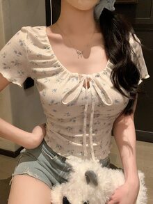 Joudiya 夏季新品蝴蝶結裝飾修身女款T恤，約會可愛上衣度假外出上衣 - 白色 - 查看 3