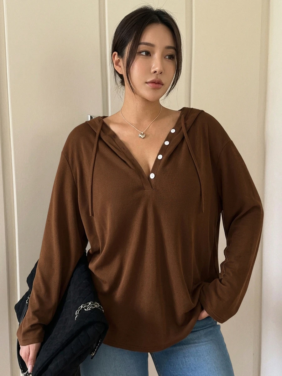 Vibekara 休閒優雅極簡學院風連帽寬鬆顯瘦套頭打底 T 恤,大尺碼女款秋冬季 - 咖啡棕 - 查看 1