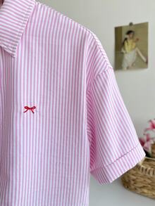 Elamini 女款粉白條紋編織布料短版上衣，刺繡細節、領口設計，適合日常、學校、夏季、學院風休閒穿搭 - 彩色 - 查看 4