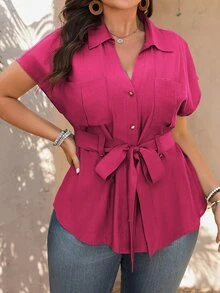 Vionelle 大码女式春夏法式优雅正式休闲度假纯色衬衫领 V 领蝙蝠袖系带腰 A 字前开金属纽扣装饰短袖衬衫 - 玫紅色 - 查看 3