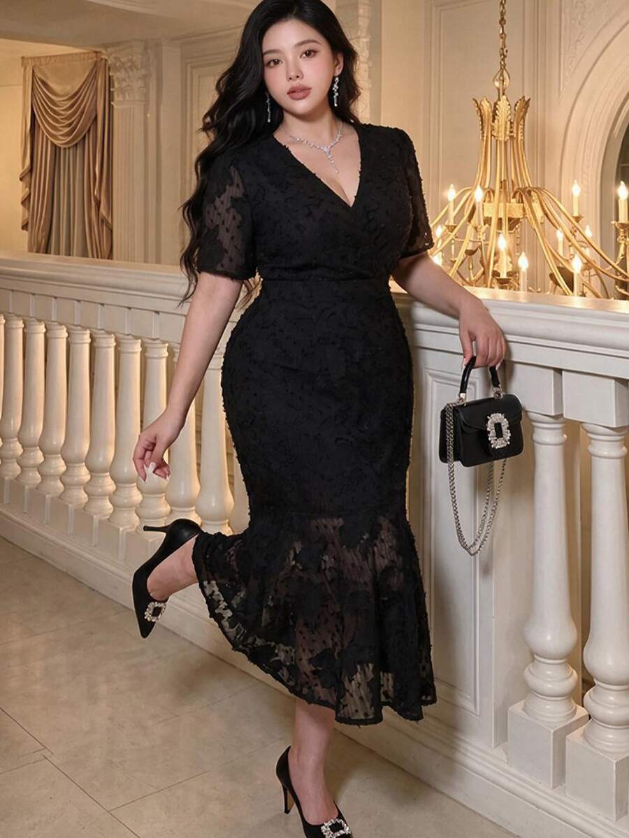 Vibekara Elegant Commuter V-Neck Textured Fabric Cut-Out Fish Tail Hem Short Sleeve Plus Size Women's Dress - Black - View 1