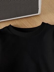 SHEIN Baby Boy Fashion Solid Color Round Neck Top And Casual Bib Pants 2-Piece Set Overall Vintage Overalls Boys Jeans Denim Outfit Autumn Fall - Black - View 6