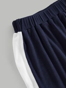 SHEIN 青少年女孩春夏皇家藍與白色拼接小Logo刺繡 Polo領修身短袖抓皺腰針織簡約學院風兩件套 - 藍白色 - 查看 6