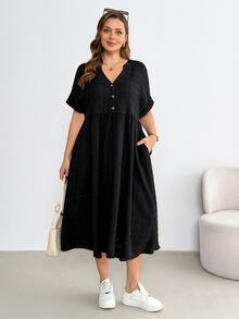 Shapeblank Women's Plus-Size Black Textured Fabric V-Neck Short-Sleeved Midi Dress With Pockets Loose Smart Casual Soft Form Modest Formal Sommar Vacation Outfit - Black - View 4