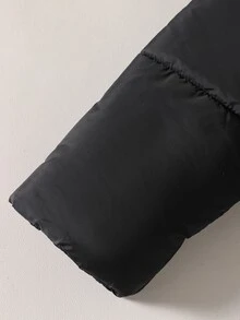 SHEIN 秋冬新款女童青少年黑色連帽長款棉襖，極簡絎縫直筒寬鬆膝長棉襖，前胸小Logo裝飾拉鍊百搭棉襖，學生休閒百搭落肩長袖純色連帽棉襖，日常通勤慵懶寬鬆長款棉襖上衣 - 黑色 - 查看 7