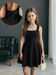 Firerie Kids Firerie Kids فستان أنيق وجميل للفتيات المراهقات بياقة مربعة وقصة A-line باللون الأسود مع لمسات من الرقعة وفيونكة كبيرة في الظهر - الأسود - مشاهدة 1