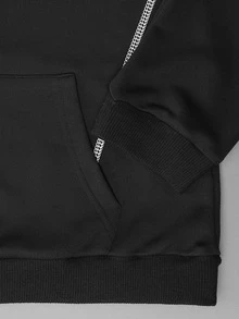 SHEIN 2件組男孩衛衣套裝，初秋新品，返校必備，高級灰色極簡高街風連帽衛衣套裝，秋季新款兒童長袖套頭上衣搭配抽繩收口運動長褲，經典深色十字花紋裝飾，男孩日常街頭穿搭，兒童初秋校園街頭酷感外出套裝 - 黑色 - 查看 3