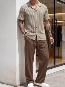 Manfinity Homme 2026春夏大碼高個男士復古休閒度假都市風兩件套，條紋領短袖米褐色 - 彩色 - 查看 1