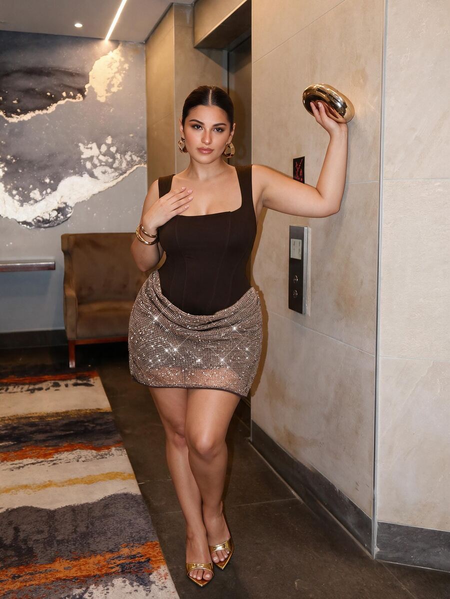 SHEIN BAE CURVE 大尺碼女款棕色拼接亮片下擺時尚無袖迷你洋裝,萬聖節、秋季穿搭、性感正式禮服、婚禮賓客禮服、生日派對 - 棕色 - 查看 1