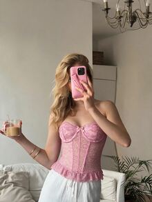 CovetEZ 蕾絲性感平口魚骨修身短版甜美上衣 粉色花卉 夏季夜店約會穿搭 - 粉色 - 查看 1
