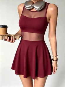 Dewbera Dewbera 女款春夏運動洋裝，黑色性感前片網布拼接，大圓領，荷葉邊下擺，後背Y字肩帶，可拆卸內襯短褲與口袋，適合休閒穿著、跑步、瑜伽、健身房、網球、高爾夫 - 酒紅色 - 查看 5