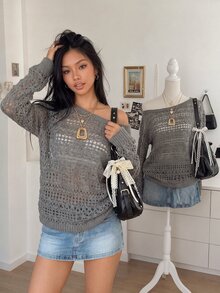 Lalippa Sweater Longgar Wanita Lengan Panjang Bahu Asimetris Warna Polos dengan Lubang di Bagian Bawah - Grey - View 1