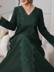 Al Najma 绿色蕾丝边休闲日常阿拉伯风格女式连衣裙 - 墨綠色 - 查看 5