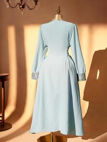 Rometta 大码女式V领拼接长裙，提花面料，3D立体花卉装饰，喇叭袖和收腰设计，适合海滩度假、通勤、派对、情人节、音乐节、母亲节、万圣节、感恩节、复活节、国庆节、新年、约会、圣诞节、婚礼季、秋冬季等各种场合。 - 藍色 - 查看 2