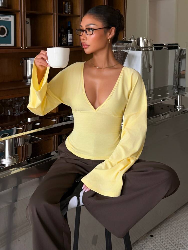 Muchica Women's Cream Yellow Deep V-Neck Sexy Cinched Waist Flare Sleeve Back Tie Cutout T-Shirt, Elegant Casual Fashion T-Shirt Suitable For Autumn/Winter, Suitable For Outings And Gatherings, Women's Commute T-Shirt, Party, Graduation, Outing, Date, Commute, Valentine's Day, Elegant, Y2K - Yellow - View 4