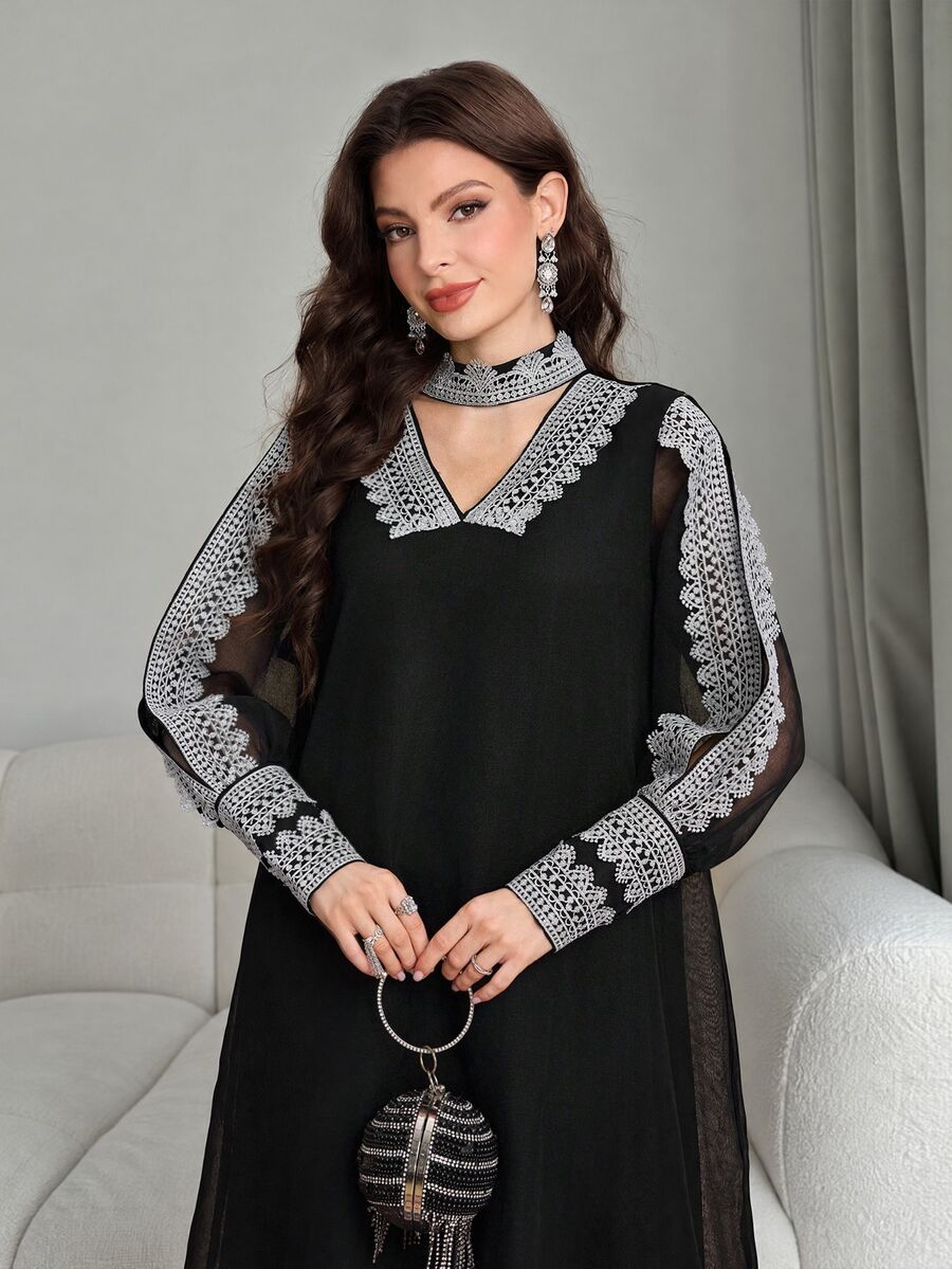 Al Najma 优雅花卉蕾丝边袖口开衩下摆女式连衣裙 - 黑色 - 查看 1