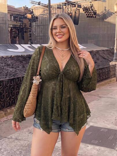 SHEIN ICON 大尺碼 V 領不對稱下擺喇叭袖提花上衣，仙女風復古 Y2K 喇叭袖上衣