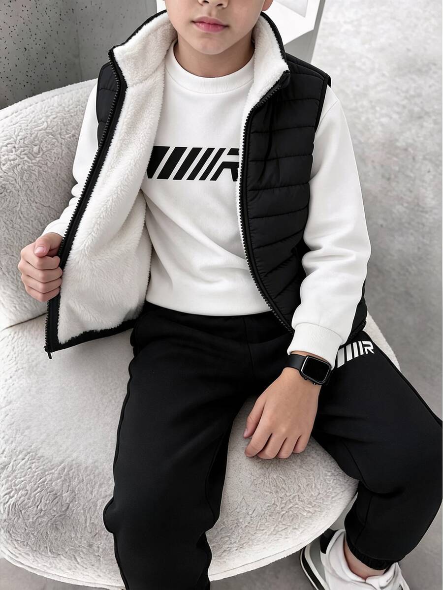 SHEIN 3件組兒童青少年男孩休閒運動字母印花圓領套頭寬鬆抓絨衛衣長褲套裝,附厚款無袖梭織背心,適合通勤、上學、日常休閒外出、運動,秋冬穿著,絎縫外套,填充外套 - 黑色 - 查看 1