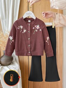 SHEIN 2件組幼女開襟衫長褲套裝，可愛甜美酒紅黑花卉羅紋喇叭褲，長袖圓領加厚款，節日冬季Y2K芭蕾風 - 棕色 - 查看 3