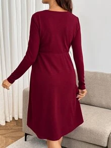 SHEIN فستان أنيق للحوامل بلون موحد وياقة مستديرة وأكمام طويلة وتصميم أزرار للخريف - عنابي اللون - مشاهدة 8