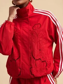 Travachic 女款時尚刺繡鏤空長袖夾克與紅白條紋拼接短褲兩件套,旅行秋季街頭運動風 - 紅色 - 查看 8