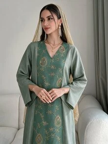 Al Najma 刺绣亮片撞色拼接V领开衩下摆迷人连衣裙 - 綠色 - 查看 1