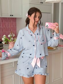 Slumberry CURVE طقم بيجامة نسائي مقاس كبير بتصميم رومانسي ريفي بطبعة أزهار وأوراق وقلوب وخطوط، بياقة مفتوحة من الأمام مع حواف متباينة وتصميم فيونكة - متعدد الألوان - مشاهدة 1