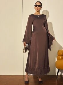 MaterniWear فستان أنيق للحوامل بلون موحد وياقة دائرية وأكمام واسعة مزينة بالدانتيل المتباين - بني - مشاهدة 2