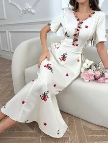 Al Najma 女式夏季优雅花朵刺绣交叉带束腰连衣裙，Jalabiya 连衣裙，适合春夏时尚 - 杏色 - 查看 5