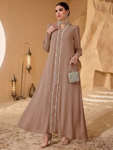 Al Najma 优雅花卉蕾丝拼接女士简约年轻时尚阿拉伯风格连衣裙 - 摩卡棕 - 查看 4