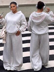 Muchica Set 2 Potong Wanita Ukuran Besar: Hoodie Saku Kanguru Bordir Huruf dan Celana Jogging Kaki Lebar Kasual - Light Grey - View 1
