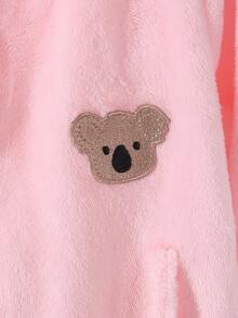 Bata de baño para niñas de franela de felpa coral rosa con cuello, bolsillos, unicolor, parche de oso bordado, cinturón minimalista, manga larga, se puede usar como toalla de natación, toalla de baño, decoración de baño, regalo de vuelta a la escuela, toalla portátil, bata de baño, decoración de baño, accesorios de baño, regalo para amigos - Rosa - Ver 8