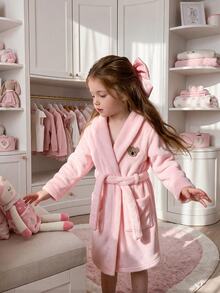 Bata de baño para niñas de franela de felpa coral rosa con cuello, bolsillos, unicolor, parche de oso bordado, cinturón minimalista, manga larga, se puede usar como toalla de natación, toalla de baño, decoración de baño, regalo de vuelta a la escuela, toalla portátil, bata de baño, decoración de baño, accesorios de baño, regalo para amigos - Rosa - Ver 1