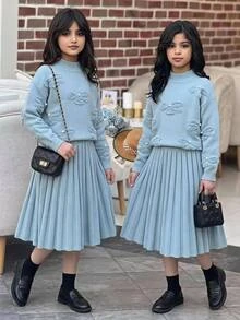 SHEIN Tween Girl 童女秋冬加厚抓絨內裡毛絨優雅寬鬆長袖套頭毛衣與針織裙套裝，淺藍色 - 淺藍色 - 查看 1