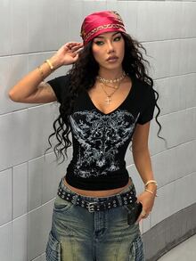 StreetHx 女款哥德風 Y2K 花卉印花水鑽 V 領短袖街頭風貼身 T 恤，龐克復古夜店外出風，黑白配色夏季款 - 黑與白 - 查看 6