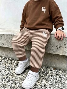 2件組 YoungBoy 男童休閒時尚街頭風圓領衛衣與運動長褲套裝，長袖圓領春夏秋度假派對穿搭，適合假日聚會派對，舒適隨性，5-15°男童春秋冬季首選，春秋冬季街頭風，返校聚會休閒穿搭 - 咖啡棕 - 查看 1