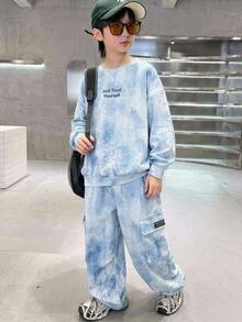 SHEIN 2件組兒童青少年男孩休閒韓系寬鬆版型數位印花小字母長袖圓領上衣與鬆緊腰長褲套裝，適合秋冬春季，適合戶外玩耍、上學、街頭穿搭、派對與休閒穿著 - 藍色 - 查看 1