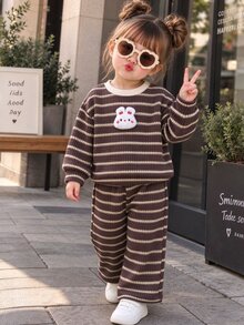 SHEIN 2件組幼兒女童T恤長褲套裝，可愛棕色奶油色華夫格條紋3D兔子貼布，長袖圓領，生日派對秋季假期舒適毛衣 - 棕色 - 查看 1