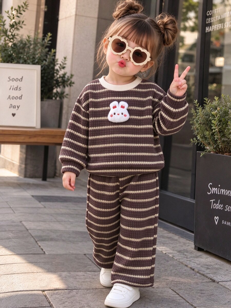 SHEIN 2件組幼兒女童T恤長褲套裝，可愛棕色奶油色華夫格條紋3D兔子貼布，長袖圓領，生日派對秋季假期舒適毛衣 - 棕色 - 查看 1