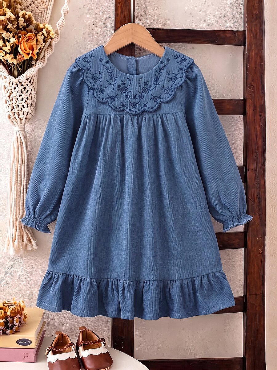 SHEIN 女童花卉刺繡荷葉領燈芯絨洋裝,長袖鬆身公主裙,波浪下擺,適合返校、派對與日常穿著 - 藍色 - 查看 1