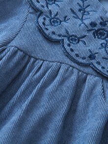 SHEIN 女童花卉刺繡荷葉領燈芯絨洋裝，長袖鬆身公主裙，波浪下擺，適合返校、派對與日常穿著 - 藍色 - 查看 7