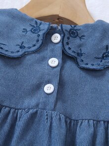 SHEIN 女童花卉刺繡荷葉領燈芯絨洋裝，長袖鬆身公主裙，波浪下擺，適合返校、派對與日常穿著 - 藍色 - 查看 3